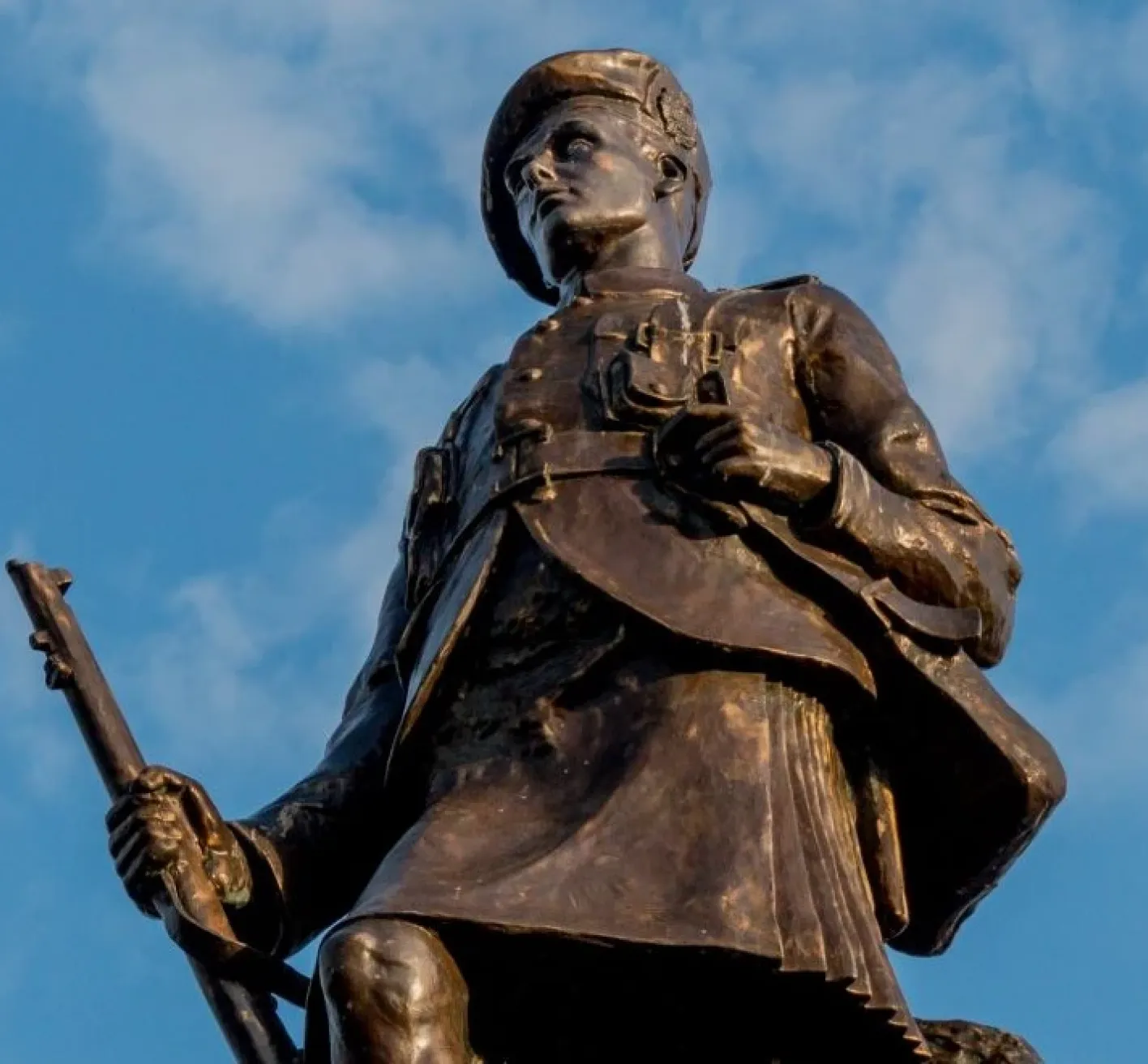 War memorial statue in Johnstone town centre