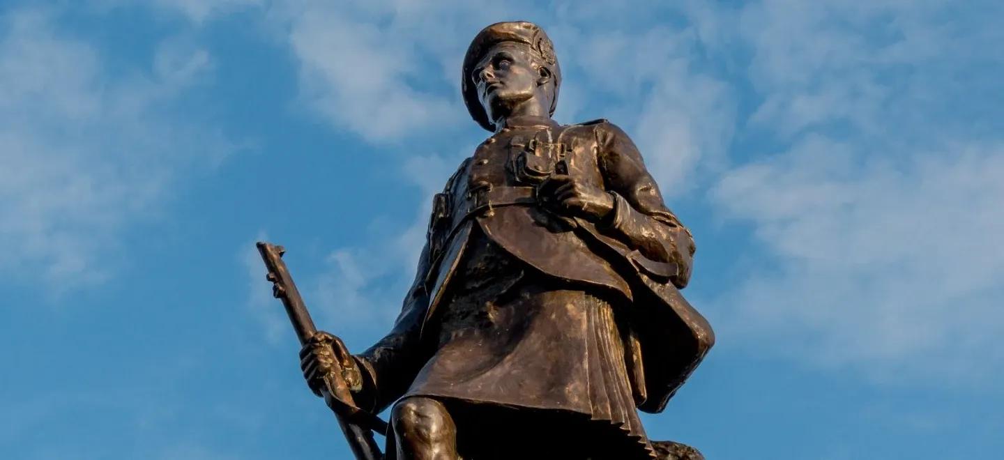 Photo of war memorial statue in Johnstone town centre.